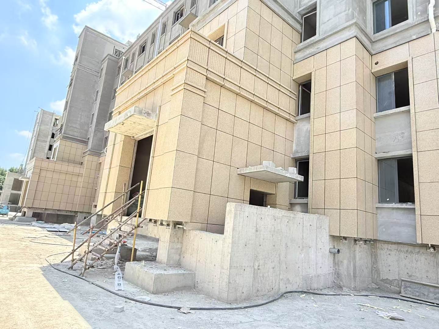承德 黄金麻干挂，工地实拍