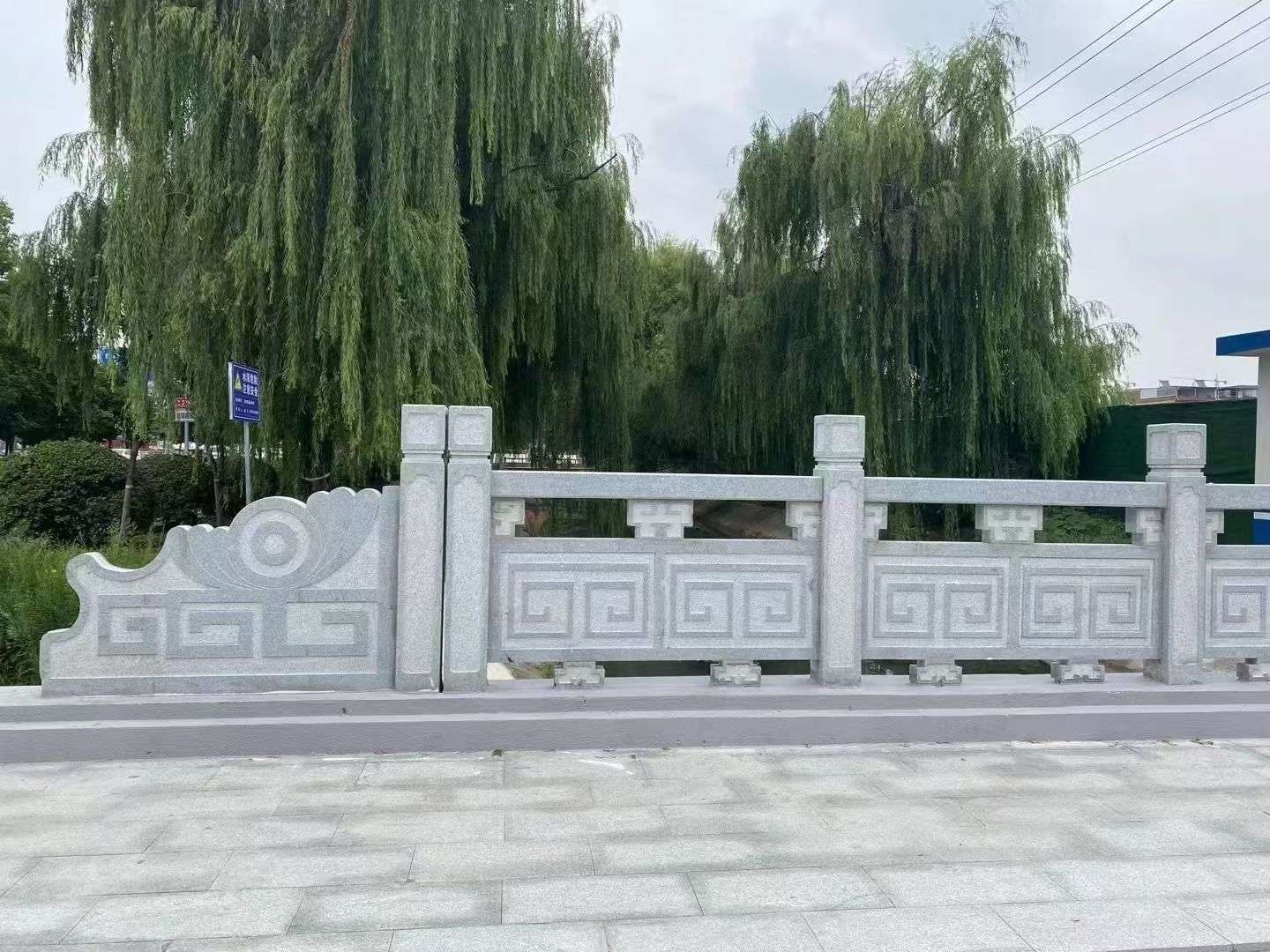 承德 芝麻灰桥栏杆、河道栏杆安装效果