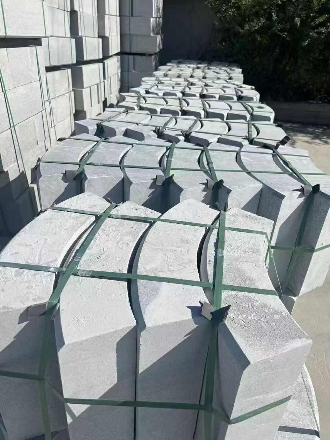 承德 芝麻灰弧形路沿石