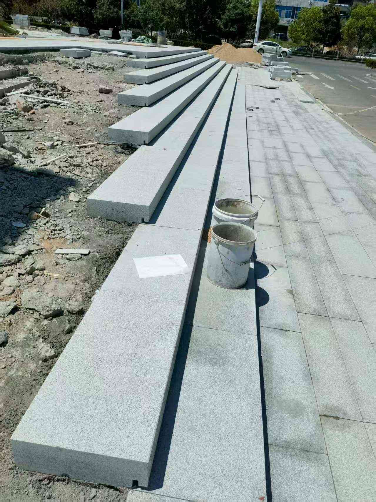 承德 芝麻白整石台阶，施工现场