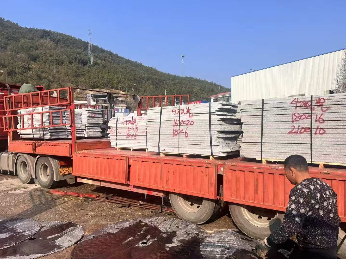 承德 芝麻灰花岗岩光面毛板出货日常